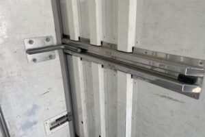 サムネイル: 平成29年　トヨエース２トン冷蔵冷凍車４WD　全塗装済み　車検1年付