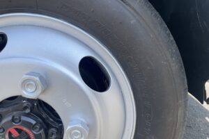 サムネイル: 平成29年　トヨエース２トン冷蔵冷凍車４WD　全塗装済み　車検1年付
