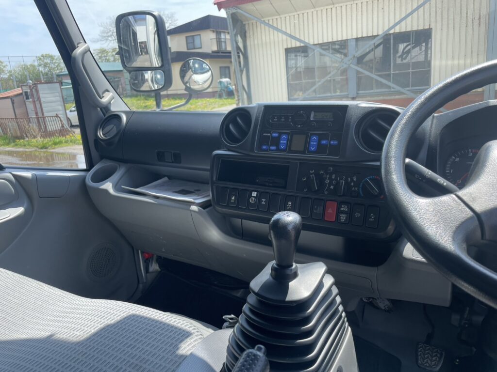 平成29年　トヨエース２トン冷蔵冷凍車４WD　全塗装済み　車検1年付