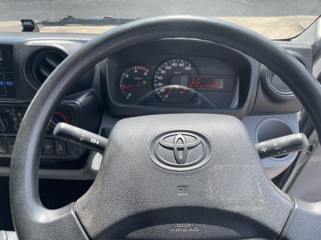 平成29年　トヨエース２トン冷蔵冷凍車４WD　全塗装済み　車検1年付