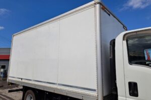 サムネイル: 平成20年　エルフ ４tパネル　★ワイドロング★サイドドア★バックモニター付★車検1年付★