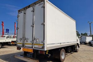 サムネイル: 平成20年　エルフ ４tパネル　★ワイドロング★サイドドア★バックモニター付★車検1年付★