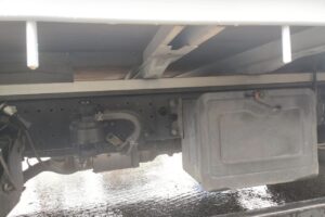 サムネイル: 平成17年　ダイナ2トン平　★荷台塗装済　★パワーゲート付　★軽々ゲート付　★最大積載2000㎏　