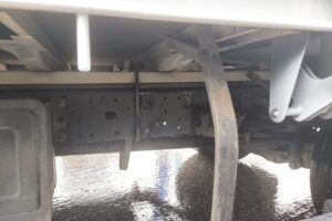 サムネイル: 平成17年　ダイナ2トン平　★荷台塗装済　★パワーゲート付　★軽々ゲート付　★最大積載2000㎏　