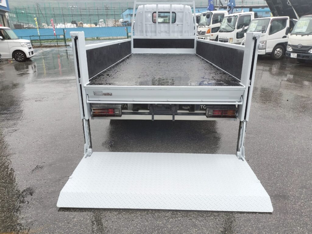 平成17年　ダイナ2トン平　★荷台塗装済　★パワーゲート付　★軽々ゲート付　★最大積載2000㎏　