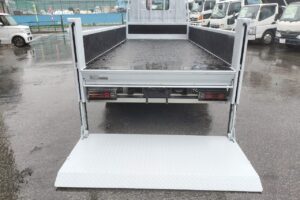 サムネイル: 平成17年　ダイナ2トン平　★荷台塗装済　★パワーゲート付　★軽々ゲート付　★最大積載2000㎏　