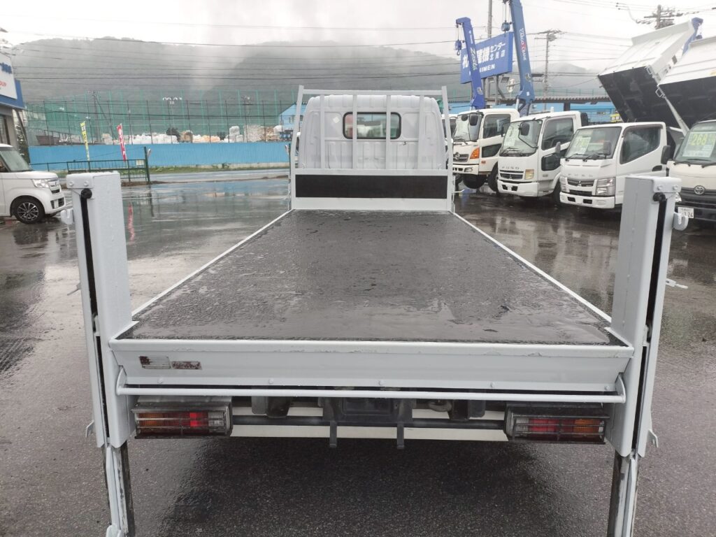 平成17年　ダイナ2トン平　★荷台塗装済　★パワーゲート付　★軽々ゲート付　★最大積載2000㎏　