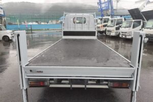 サムネイル: 平成17年　ダイナ2トン平　★荷台塗装済　★パワーゲート付　★軽々ゲート付　★最大積載2000㎏　