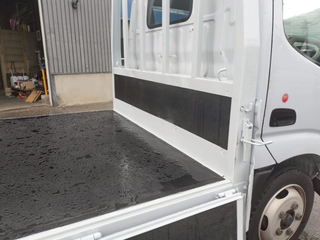 平成17年　ダイナ2トン平　★荷台塗装済　★パワーゲート付　★軽々ゲート付　★最大積載2000㎏　