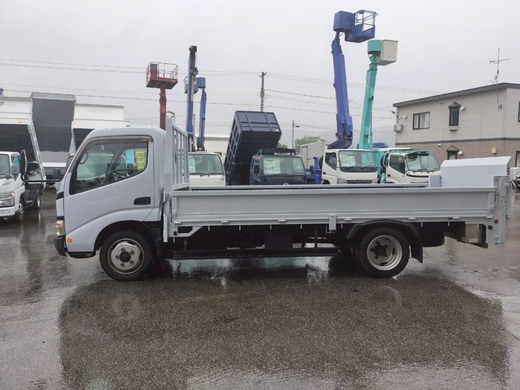 平成17年　ダイナ2トン平　★荷台塗装済　★パワーゲート付　★軽々ゲート付　★最大積載2000㎏　