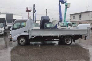 サムネイル: 平成17年　ダイナ2トン平　★荷台塗装済　★パワーゲート付　★軽々ゲート付　★最大積載2000㎏　