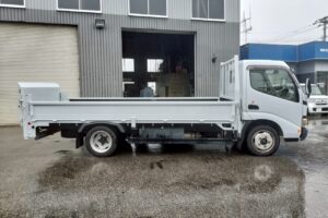 サムネイル: 平成17年　ダイナ2トン平　★荷台塗装済　★パワーゲート付　★軽々ゲート付　★最大積載2000㎏　