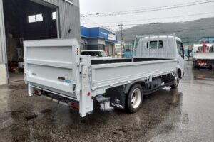 サムネイル: 平成17年　ダイナ2トン平　★荷台塗装済　★パワーゲート付　★軽々ゲート付　★最大積載2000㎏　