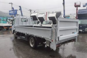 サムネイル: 平成17年　ダイナ2トン平　★荷台塗装済　★パワーゲート付　★軽々ゲート付　★最大積載2000㎏　