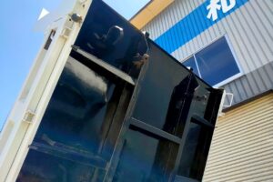 サムネイル: 平成20年　ファイター４トンダンプ　コボレーン　三方開き　車検1年付