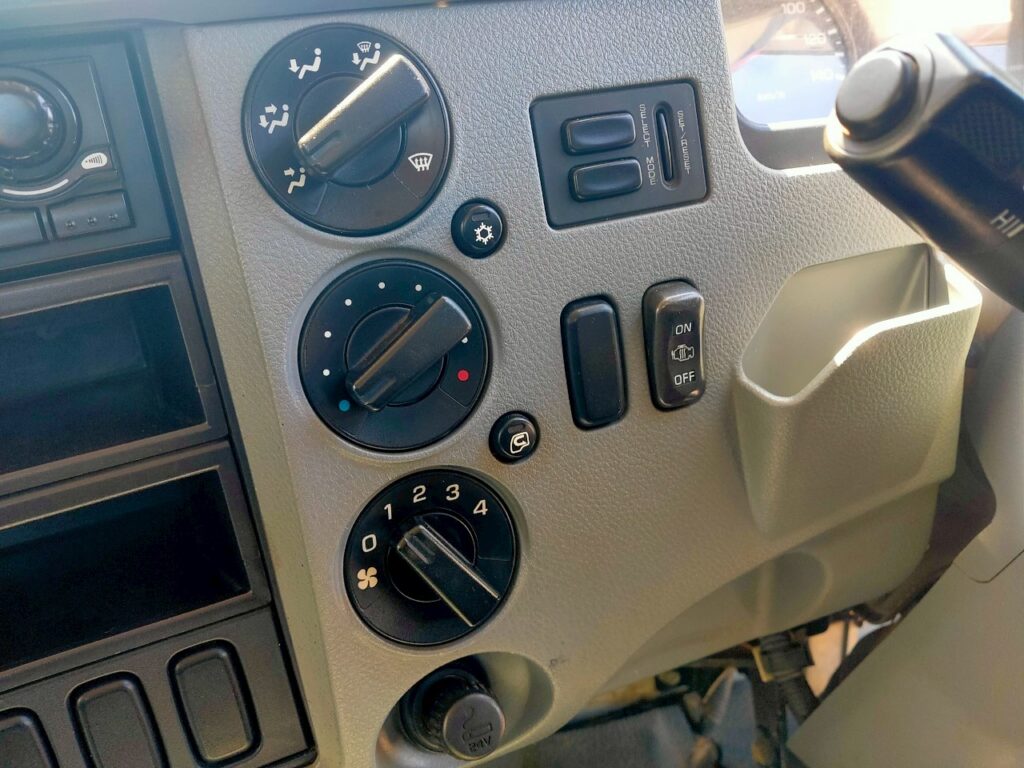 平成20年　ファイター４トンダンプ　コボレーン　三方開き　車検1年付