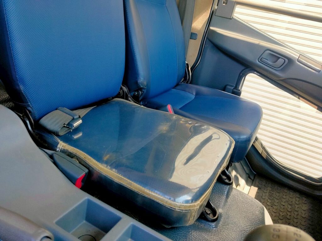 平成20年　ファイター４トンダンプ　コボレーン　三方開き　車検1年付