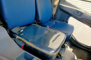 サムネイル: 平成20年　ファイター４トンダンプ　コボレーン　三方開き　車検1年付