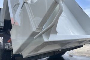 サムネイル: 平成20年　ファイター４トンダンプ　コボレーン　三方開き　車検1年付