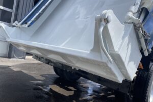 サムネイル: 平成20年　ファイター４トンダンプ　コボレーン　三方開き　車検1年付