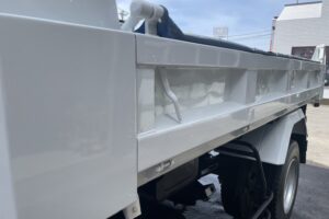 サムネイル: 平成20年　ファイター４トンダンプ　コボレーン　三方開き　車検1年付