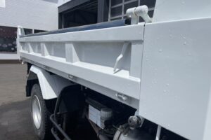 サムネイル: 平成20年　ファイター４トンダンプ　コボレーン　三方開き　車検1年付