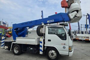 サムネイル: 平成16年　いすゞ　エルフ　14ｍ高所作業車　電工仕様（車検2年付）