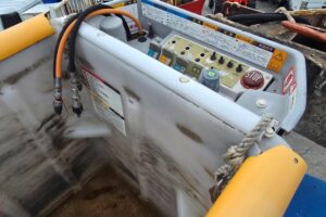 サムネイル: 平成16年　いすゞ　エルフ　14ｍ高所作業車　電工仕様（車検2年付）