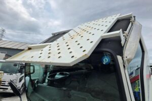 サムネイル: 平成16年　いすゞ　エルフ　14ｍ高所作業車　電工仕様（車検2年付）