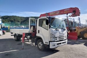 サムネイル: 平成28年　　いすゞフォワード4トン4段クレーンラジコン　★荷台塗装済み！★排気量5190㏄！★車検1年付　★ラジコン