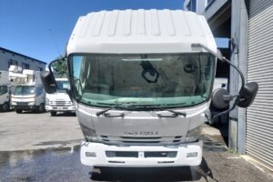 サムネイル: 平成28年　　いすゞフォワード4トン4段クレーンラジコン　★荷台塗装済み！★排気量5190㏄！★車検1年付　★ラジコン
