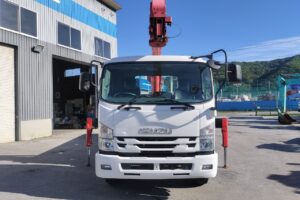 サムネイル: 平成28年　　いすゞフォワード4トン4段クレーンラジコン　★荷台塗装済み！★排気量5190㏄！★車検1年付　★ラジコン