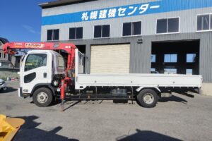 サムネイル: 平成28年　　いすゞフォワード4トン4段クレーンラジコン　★荷台塗装済み！★排気量5190㏄！★車検1年付　★ラジコン