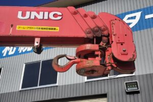 サムネイル: 平成28年　　いすゞフォワード4トン4段クレーンラジコン　★荷台塗装済み！★排気量5190㏄！★車検1年付　★ラジコン