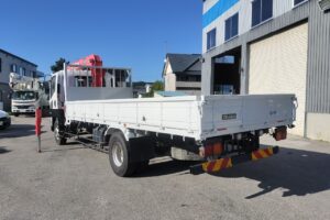 サムネイル: 平成28年　　いすゞフォワード4トン4段クレーンラジコン　★荷台塗装済み！★排気量5190㏄！★車検1年付　★ラジコン