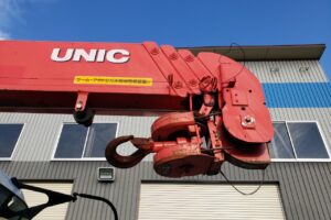 サムネイル: 平成25年　フォワード4トン4段クレーン超ロング ラジコン　★ベッド付！　★走行8.6万㎞　★軽々ゲート付　