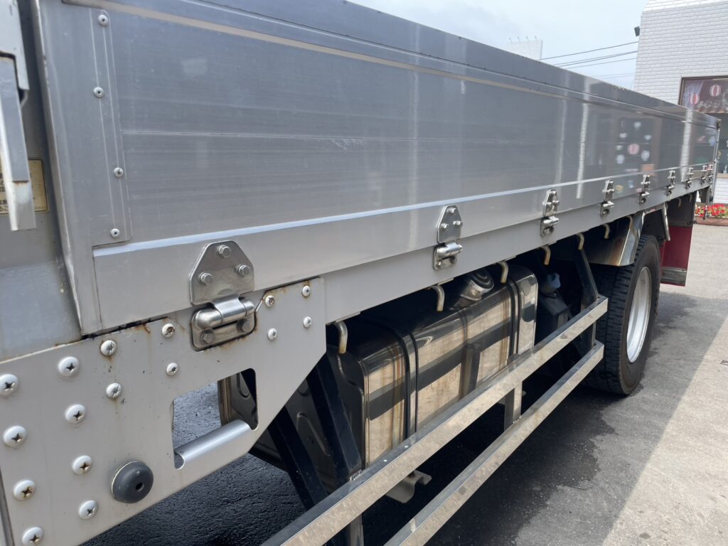 平成25年　ファイター増トン4段クレーンアルミアオリ　ラジコン　差し違いアウトリガー
