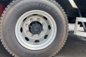 サムネイル: 平成25年　ファイター増トン4段クレーンアルミアオリ　ラジコン　差し違いアウトリガー