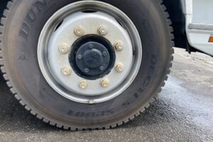 サムネイル: 平成25年　ファイター増トン4段クレーンアルミアオリ　ラジコン　差し違いアウトリガー