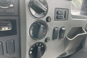 サムネイル: 平成25年　ファイター増トン4段クレーンアルミアオリ　ラジコン　差し違いアウトリガー