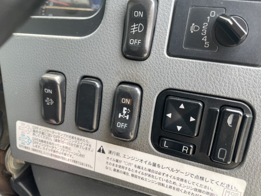 平成25年　ファイター増トン4段クレーンアルミアオリ　ラジコン　差し違いアウトリガー