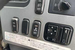 サムネイル: 平成25年　ファイター増トン4段クレーンアルミアオリ　ラジコン　差し違いアウトリガー