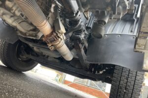 サムネイル: 平成25年　ファイター増トン4段クレーンアルミアオリ　ラジコン　差し違いアウトリガー