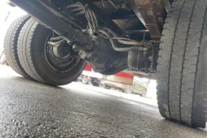 サムネイル: 平成25年　ファイター増トン4段クレーンアルミアオリ　ラジコン　差し違いアウトリガー