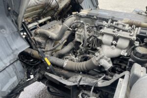 サムネイル: 平成25年　ファイター増トン4段クレーンアルミアオリ　ラジコン　差し違いアウトリガー