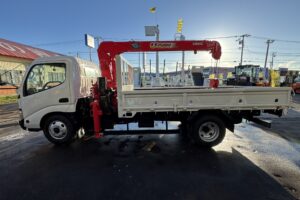 サムネイル: 平成17年　デュトロ２トン4段クレーンロング ラジコン・フックイン 全塗装済み