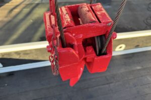 サムネイル: 平成17年　デュトロ２トン4段クレーンロング ラジコン・フックイン 全塗装済み