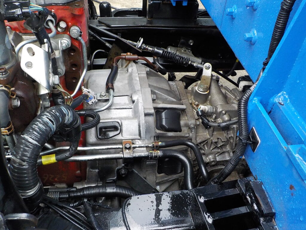 平成23年　デュトロ2トン4段クレーン　★ラジコン★走行5.8万㎞★6MT★最大積載量2000㎏　