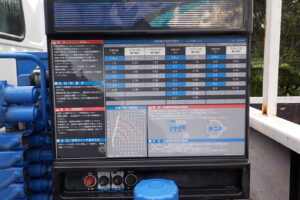 サムネイル: 平成23年　デュトロ2トン4段クレーン　★ラジコン★走行5.8万㎞★6MT★最大積載量2000㎏　
