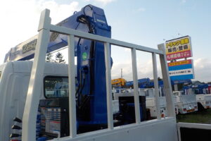 サムネイル: 平成23年　デュトロ2トン4段クレーン　★ラジコン★走行5.8万㎞★6MT★最大積載量2000㎏　